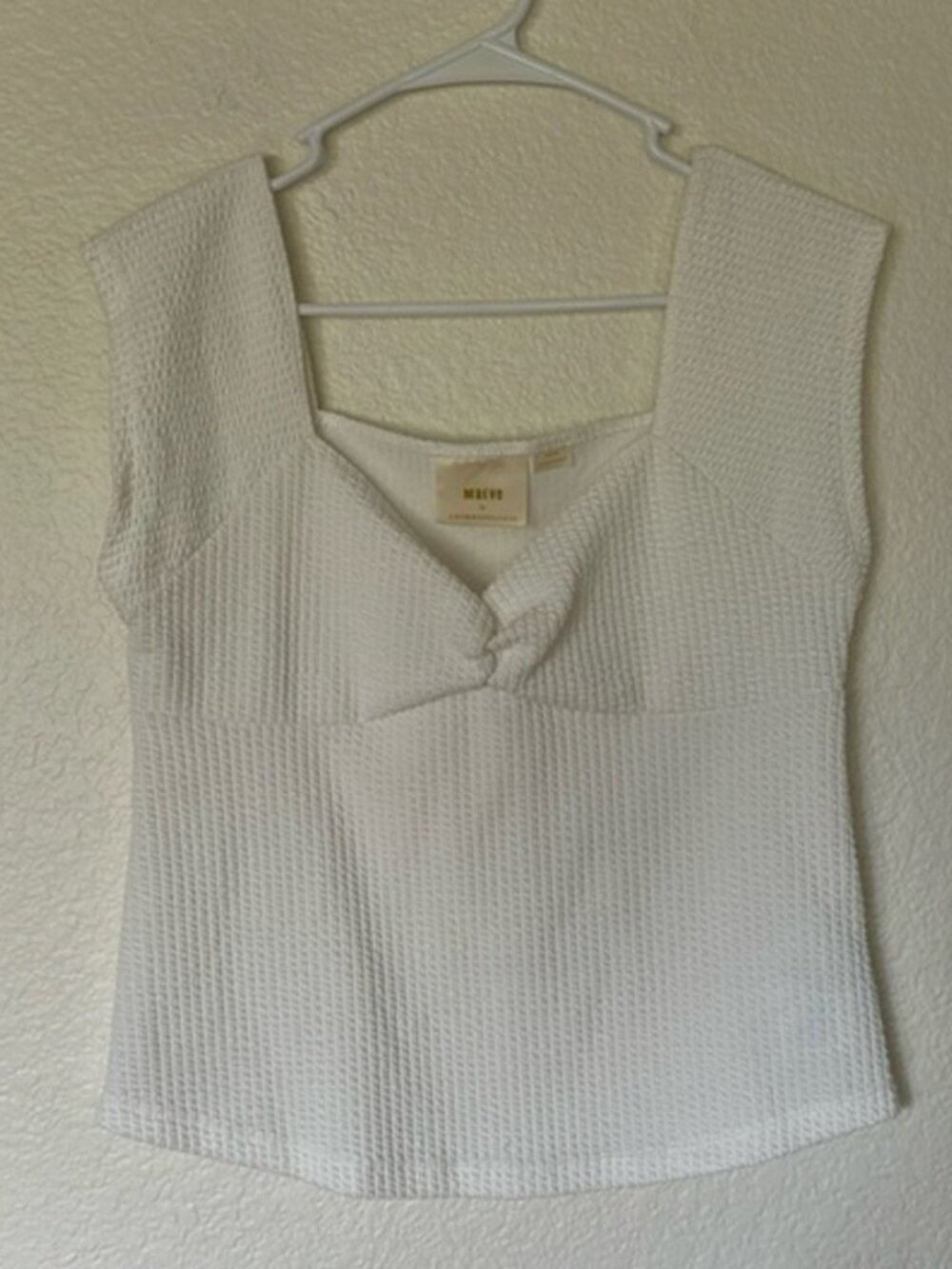 White top - Picture 1 of 1